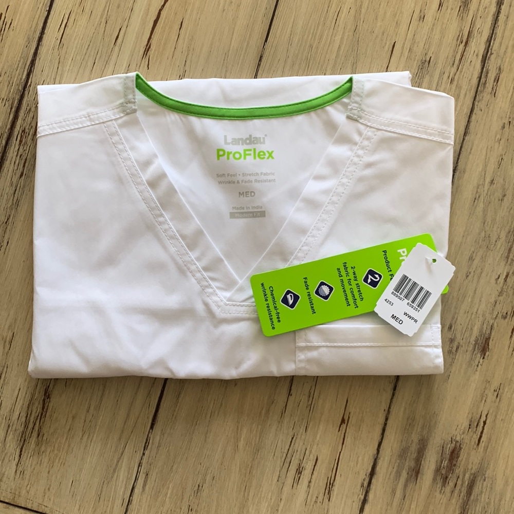 NWT Landau ProFlex Scrub Top